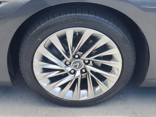 2020 Lexus ES 300h Ultra Luxury