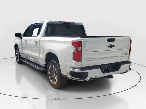 Iridescent Pearl Tricoat 2025 Chevrolet Silverado 1500 High Country