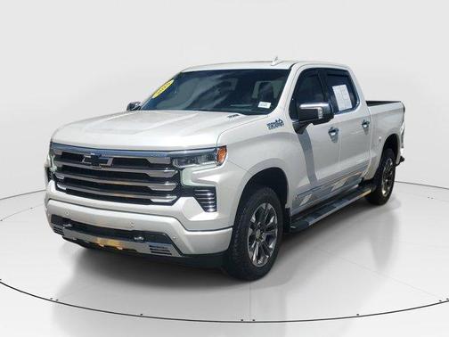 Iridescent Pearl Tricoat 2025 Chevrolet Silverado 1500 High Country