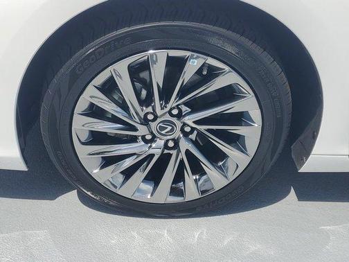 White Pearl 2024 Lexus ES 350 Luxury