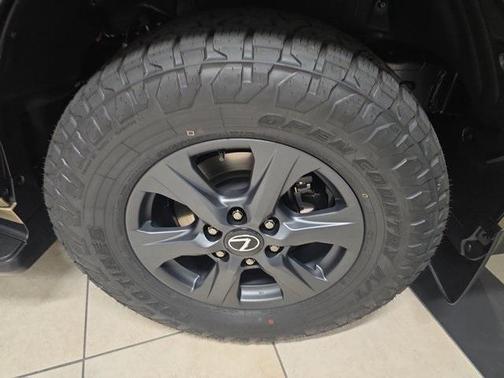 2025 Lexus LX 700h Overtrail