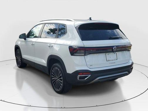 Pure White 2025 Volkswagen Taos 1.5T SE