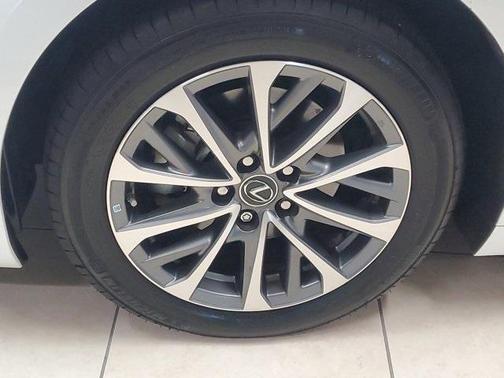 2022 Lexus ES 350 Base