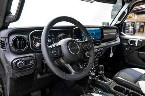 Black Clearcoat 2025 Jeep Wrangler Rubicon