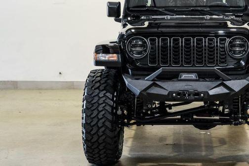 Black Clearcoat 2024 Jeep Gladiator Sport S