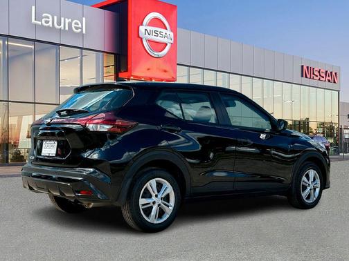 2025 Nissan Kicks S