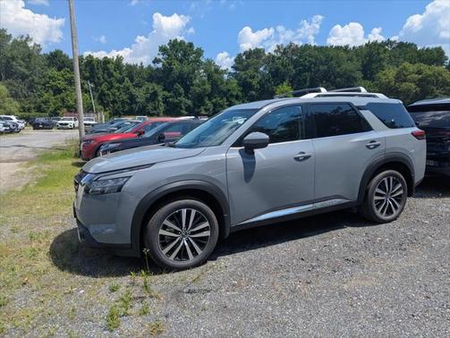 2025 Nissan Pathfinder Platinum 4WD