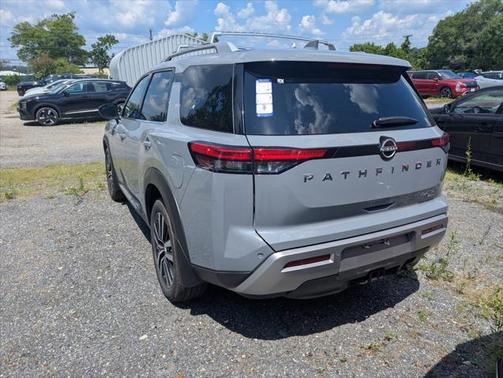 2025 Nissan Pathfinder Platinum 4WD