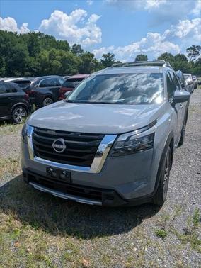 2025 Nissan Pathfinder Platinum 4WD
