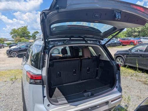 2025 Nissan Pathfinder Platinum 4WD