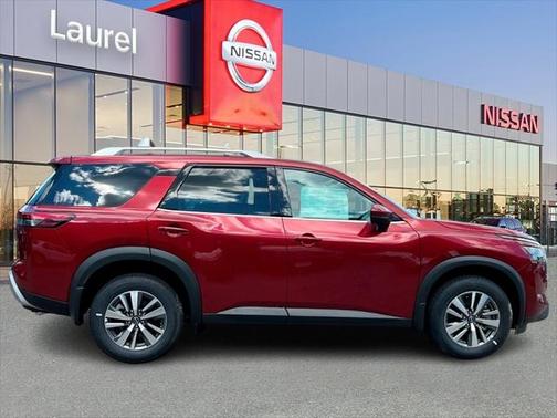 2025 Nissan Pathfinder SL 4WD