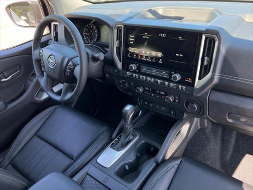 2025 Nissan Frontier SL