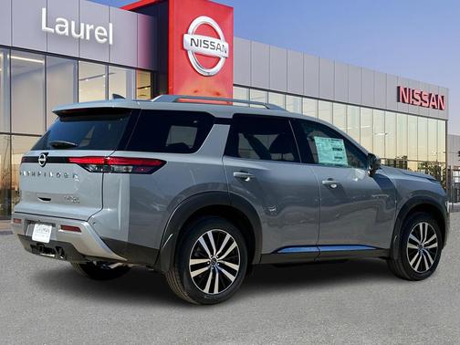 2025 Nissan Pathfinder Platinum 4WD