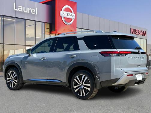 2025 Nissan Pathfinder Platinum 4WD