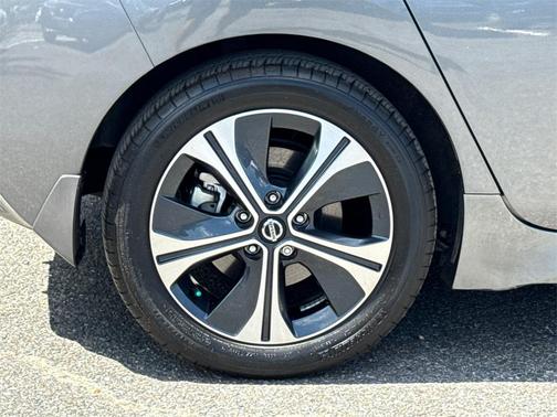 2022 Nissan Leaf SV