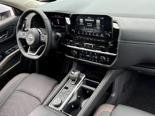 2025 Nissan Pathfinder Platinum 4WD
