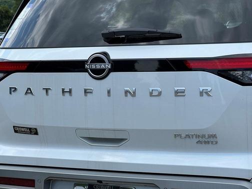 2025 Nissan Pathfinder Platinum 4WD