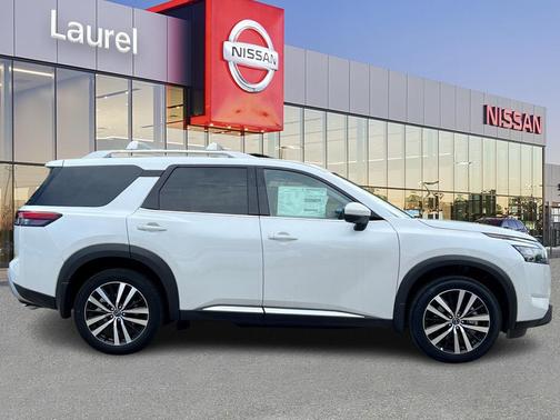 2025 Nissan Pathfinder Platinum 4WD
