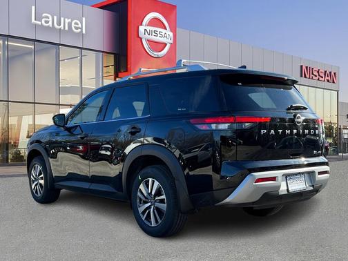 2025 Nissan Pathfinder SL 4WD