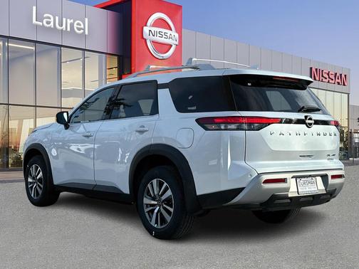 2025 Nissan Pathfinder SL 4WD