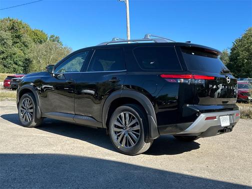 2025 Nissan Pathfinder SL 4WD