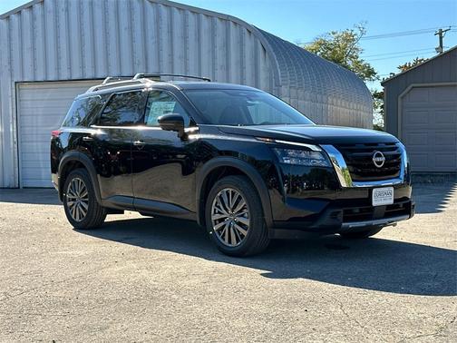 2025 Nissan Pathfinder SL 4WD