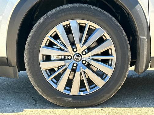 2025 Nissan Pathfinder SL 4WD