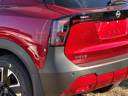 2025 Nissan Kicks SV