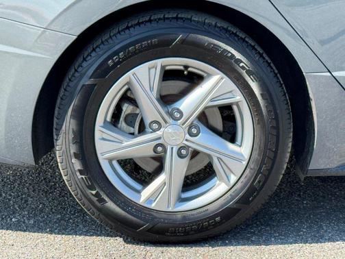 2022 Hyundai SONATA SE