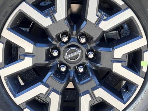 2025 Nissan Frontier SL