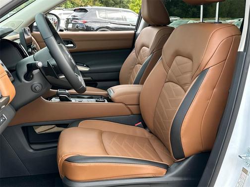 2025 Nissan Pathfinder Platinum 4WD