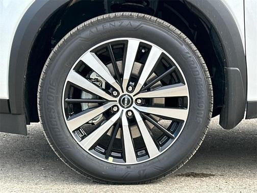 2025 Nissan Pathfinder Platinum 4WD