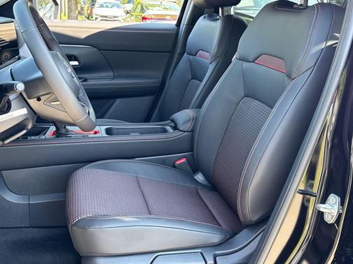 Super Black 2026 Nissan Kicks SR