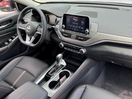 2025 Nissan Altima SR FWD