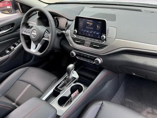 2025 Nissan Altima SR FWD