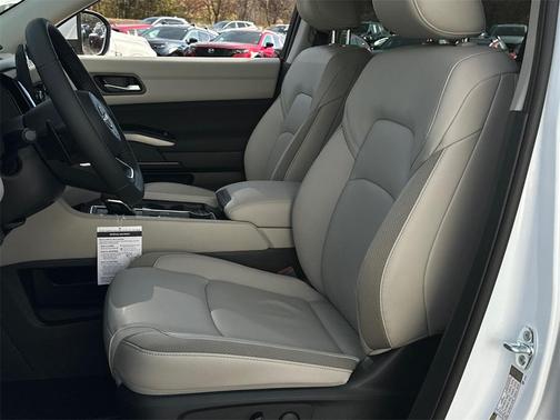 2025 Nissan Pathfinder SL 4WD