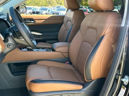 2025 Nissan Pathfinder Platinum 4WD