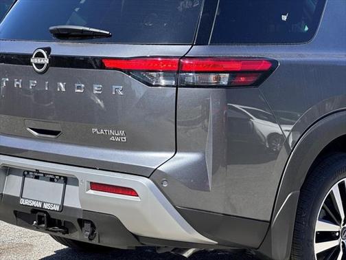 2025 Nissan Pathfinder Platinum 4WD