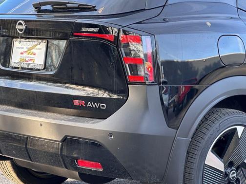 2025 Nissan Kicks SR