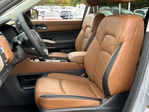 2025 Nissan Pathfinder Platinum 4WD