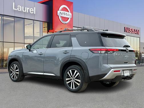 2025 Nissan Pathfinder Platinum 4WD