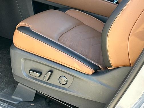 2025 Nissan Pathfinder Platinum 4WD