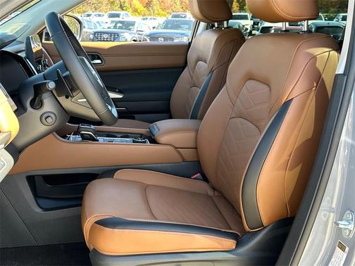 2025 Nissan Pathfinder Platinum 4WD