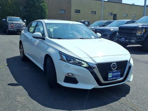 White 2021 Nissan Altima 2.5 SV