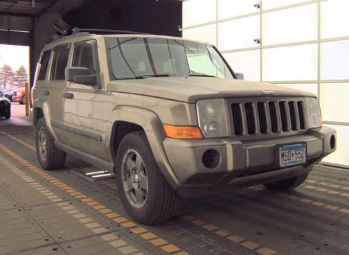 Gold 2006 Jeep Commander Base