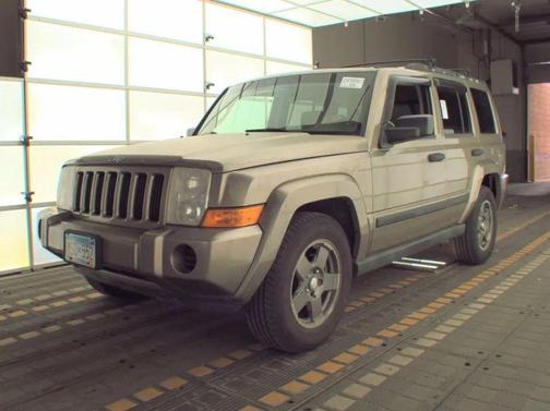 Gold 2006 Jeep Commander Base