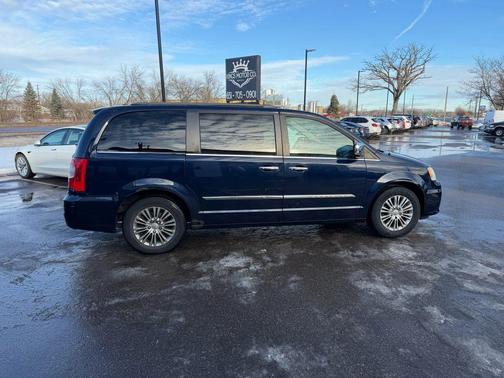 2013 Chrysler Town & Country Touring-L