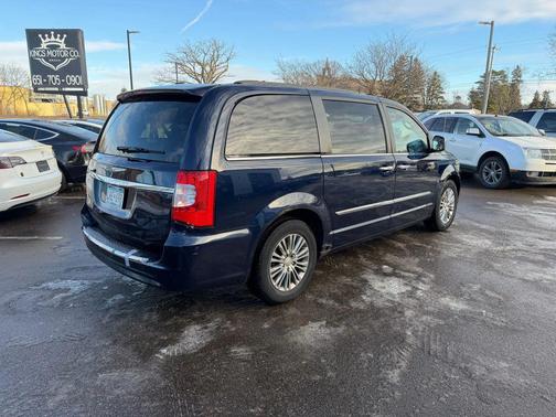 2013 Chrysler Town & Country Touring-L
