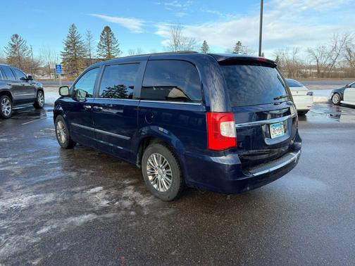 2013 Chrysler Town & Country Touring-L