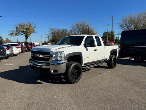 White 2009 Chevrolet Silverado 2500 LT Extended Cab